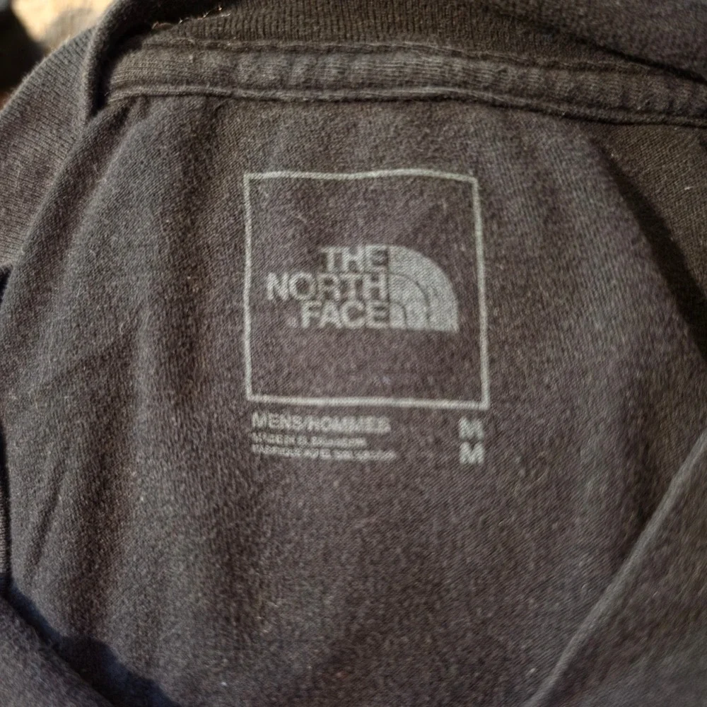 The North Face Mens Black Long Sleeve T-Shirt Rose Gold Logo Size Medium